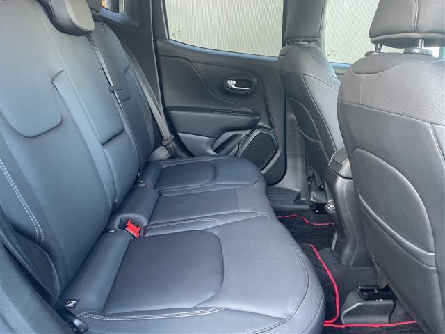 ジープ・レネゲード リミテッド　☆純正ナビ【フルセグＴＶ／ＢＴ／Ａｐｐｌｅｃａｒｐｌａｙ／Ａｎｄｒｏｉｄ　Ａｕｔｏ】☆アドバンストブレーキアシスト☆ＬａｎｅＳｅｎｓｅＴＭ車線逸脱警報プラス☆前面衝突警報☆ブラインドスポットモニター（28枚目）