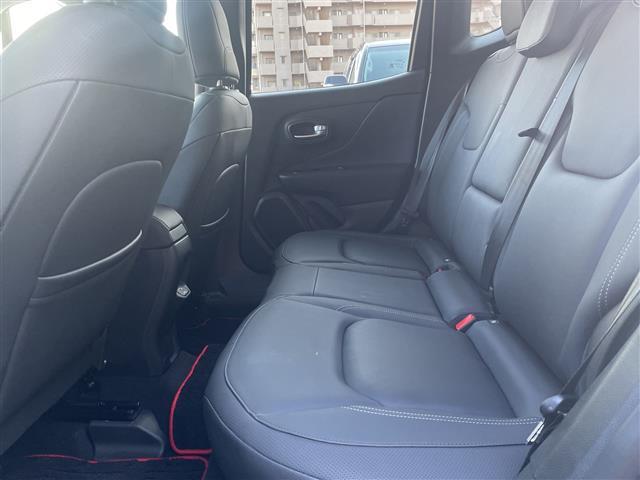 ジープ・レネゲード リミテッド　☆純正ナビ【フルセグＴＶ／ＢＴ／Ａｐｐｌｅｃａｒｐｌａｙ／Ａｎｄｒｏｉｄ　Ａｕｔｏ】☆アドバンストブレーキアシスト☆ＬａｎｅＳｅｎｓｅＴＭ車線逸脱警報プラス☆前面衝突警報☆ブラインドスポットモニター（30枚目）