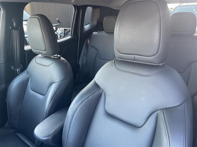 ジープ・レネゲード リミテッド　☆純正ナビ【フルセグＴＶ／ＢＴ／Ａｐｐｌｅｃａｒｐｌａｙ／Ａｎｄｒｏｉｄ　Ａｕｔｏ】☆アドバンストブレーキアシスト☆ＬａｎｅＳｅｎｓｅＴＭ車線逸脱警報プラス☆前面衝突警報☆ブラインドスポットモニター（31枚目）