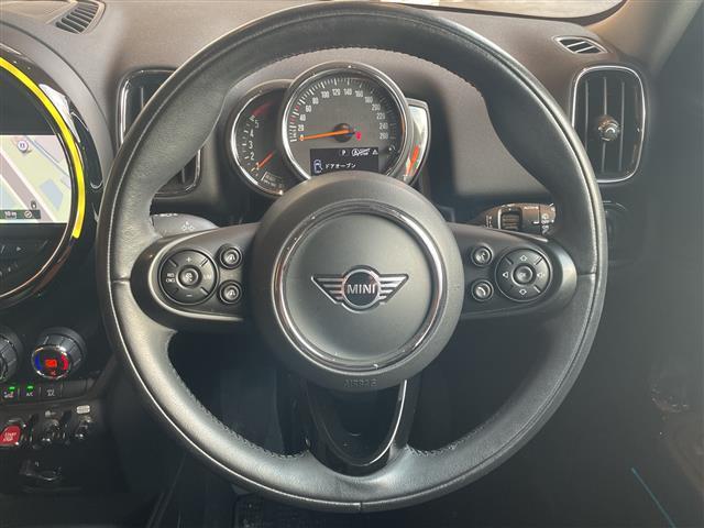 ＭＩＮＩ クーパーＤ　クロスオーバー　☆純正ナビ【ＢＴ／ＡＭ／ＦＭ】☆インテリジェントセーフティ・前車接近警告機能・衝突回避、被害軽減ブレーキ☆アクティブクルーズコントロール☆バックカメラ☆パワーバックドア☆前後ドライブレコーダー（2枚目）