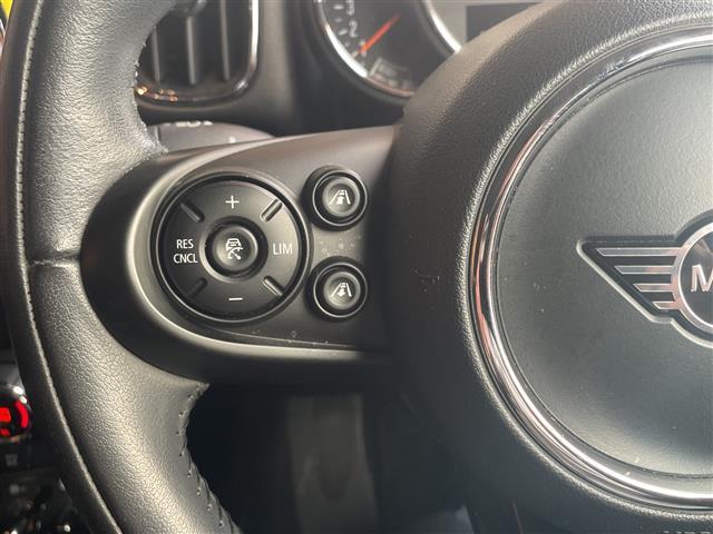 ＭＩＮＩ クーパーＤ　クロスオーバー　☆純正ナビ【ＢＴ／ＡＭ／ＦＭ】☆インテリジェントセーフティ・前車接近警告機能・衝突回避、被害軽減ブレーキ☆アクティブクルーズコントロール☆バックカメラ☆パワーバックドア☆前後ドライブレコーダー（3枚目）