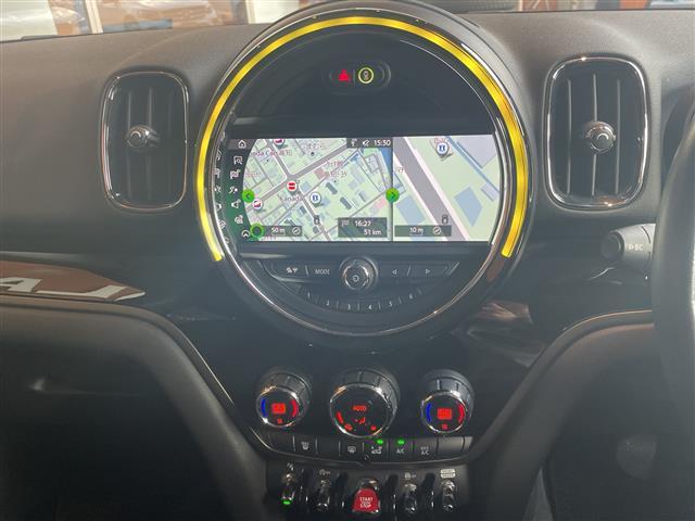 ＭＩＮＩ クーパーＤ　クロスオーバー　☆純正ナビ【ＢＴ／ＡＭ／ＦＭ】☆インテリジェントセーフティ・前車接近警告機能・衝突回避、被害軽減ブレーキ☆アクティブクルーズコントロール☆バックカメラ☆パワーバックドア☆前後ドライブレコーダー（8枚目）