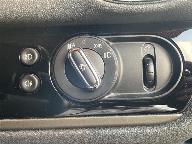 ＭＩＮＩ クーパーＤ　クロスオーバー　☆純正ナビ【ＢＴ／ＡＭ／ＦＭ】☆インテリジェントセーフティ・前車接近警告機能・衝突回避、被害軽減ブレーキ☆アクティブクルーズコントロール☆バックカメラ☆パワーバックドア☆前後ドライブレコーダー（18枚目）