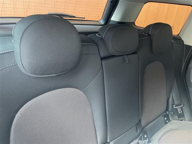 ＭＩＮＩ クーパーＤ　クロスオーバー　☆純正ナビ【ＢＴ／ＡＭ／ＦＭ】☆インテリジェントセーフティ・前車接近警告機能・衝突回避、被害軽減ブレーキ☆アクティブクルーズコントロール☆バックカメラ☆パワーバックドア☆前後ドライブレコーダー（27枚目）