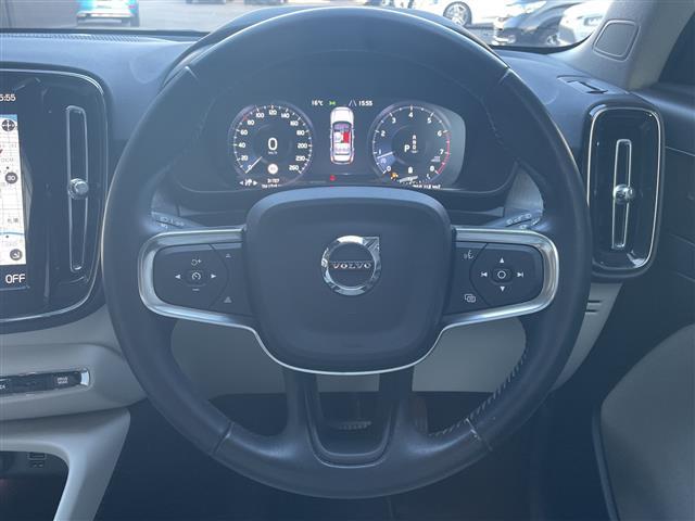 XC40 B4 AWD インスクリプション 純正ナビ 白レザーシート 前後ドラレコ フルセグTV harman/kardon パワーバックドア クルーズコントロール パイロットアシスト 全席シートヒーター ステアリングヒーター PWシート(3枚目)