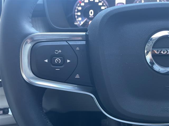 XC40 B4 AWD インスクリプション 純正ナビ 白レザーシート 前後ドラレコ フルセグTV harman/kardon パワーバックドア クルーズコントロール パイロットアシスト 全席シートヒーター ステアリングヒーター PWシート(4枚目)