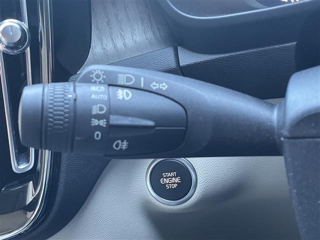 XC40 B4 AWD インスクリプション 純正ナビ 白レザーシート 前後ドラレコ フルセグTV harman/kardon パワーバックドア クルーズコントロール パイロットアシスト 全席シートヒーター ステアリングヒーター PWシート(7枚目)