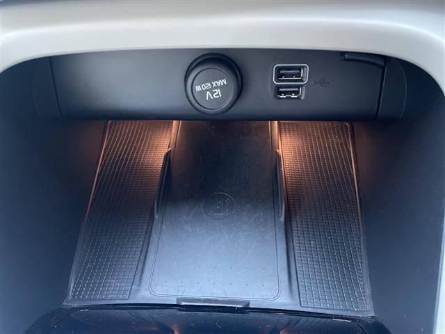 XC40 B4 AWD インスクリプション 純正ナビ 白レザーシート 前後ドラレコ フルセグTV harman/kardon パワーバックドア クルーズコントロール パイロットアシスト 全席シートヒーター ステアリングヒーター PWシート(13枚目)