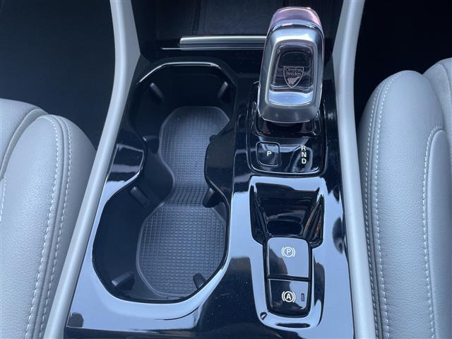 XC40 B4 AWD インスクリプション 純正ナビ 白レザーシート 前後ドラレコ フルセグTV harman/kardon パワーバックドア クルーズコントロール パイロットアシスト 全席シートヒーター ステアリングヒーター PWシート(14枚目)