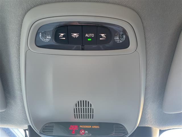 XC40 B4 AWD インスクリプション 純正ナビ 白レザーシート 前後ドラレコ フルセグTV harman/kardon パワーバックドア クルーズコントロール パイロットアシスト 全席シートヒーター ステアリングヒーター PWシート(16枚目)