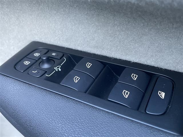 XC40 B4 AWD インスクリプション 純正ナビ 白レザーシート 前後ドラレコ フルセグTV harman/kardon パワーバックドア クルーズコントロール パイロットアシスト 全席シートヒーター ステアリングヒーター PWシート(18枚目)