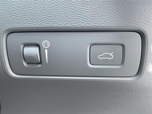 XC40 B4 AWD インスクリプション 純正ナビ 白レザーシート 前後ドラレコ フルセグTV harman/kardon パワーバックドア クルーズコントロール パイロットアシスト 全席シートヒーター ステアリングヒーター PWシート(20枚目)