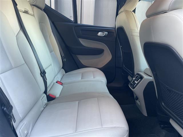 XC40 B4 AWD インスクリプション 純正ナビ 白レザーシート 前後ドラレコ フルセグTV harman/kardon パワーバックドア クルーズコントロール パイロットアシスト 全席シートヒーター ステアリングヒーター PWシート(26枚目)
