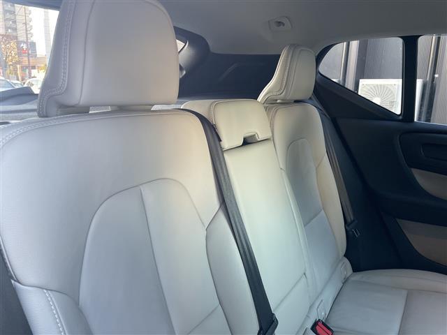 XC40 B4 AWD インスクリプション 純正ナビ 白レザーシート 前後ドラレコ フルセグTV harman/kardon パワーバックドア クルーズコントロール パイロットアシスト 全席シートヒーター ステアリングヒーター PWシート(27枚目)