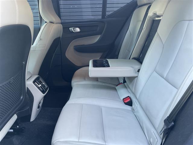 XC40 B4 AWD インスクリプション 純正ナビ 白レザーシート 前後ドラレコ フルセグTV harman/kardon パワーバックドア クルーズコントロール パイロットアシスト 全席シートヒーター ステアリングヒーター PWシート(28枚目)