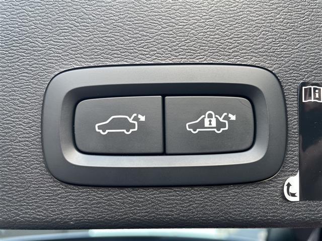 XC40 B4 AWD インスクリプション 純正ナビ 白レザーシート 前後ドラレコ フルセグTV harman/kardon パワーバックドア クルーズコントロール パイロットアシスト 全席シートヒーター ステアリングヒーター PWシート(33枚目)