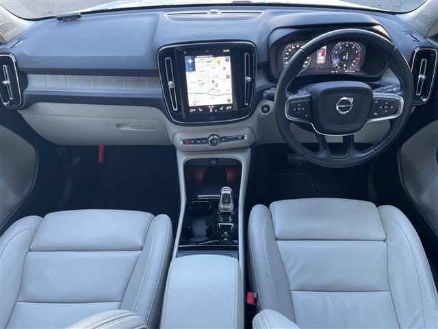 XC40 B4 AWD インスクリプション 純正ナビ 白レザーシート 前後ドラレコ フルセグTV harman/kardon パワーバックドア クルーズコントロール パイロットアシスト 全席シートヒーター ステアリングヒーター PWシート(42枚目)