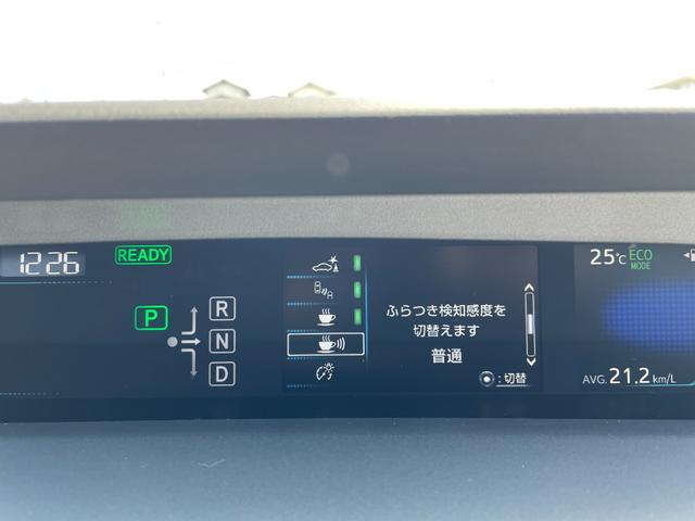 プリウスＰＨＶ Ａ　衝突軽減ブレーキ　レーダークルコン　パーキングアシスト　縦型１１インチナビ　バックカメラ　ビルトインＥＴＣ　シートヒーター　ステアリングヒーター　４眼ＬＥＤヘッドライト　社外ＡＷ　急速充電（14枚目）