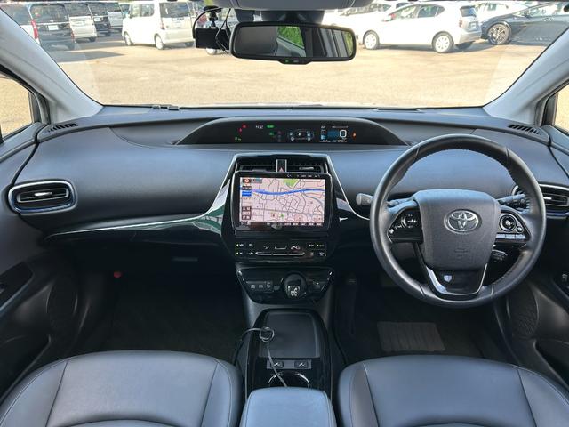 プリウス Aツーリングセレクション TRDフロントエアロパーツ トヨタセーフティセンス 車両接近通報装置 ヘッドアップディスプレイ フルセグテレビ ETC 前方ドライブレコーダー 運転席パワーシート シートヒーター EVモード(2枚目)