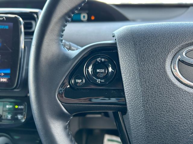 プリウス Aツーリングセレクション TRDフロントエアロパーツ トヨタセーフティセンス 車両接近通報装置 ヘッドアップディスプレイ フルセグテレビ ETC 前方ドライブレコーダー 運転席パワーシート シートヒーター EVモード(9枚目)