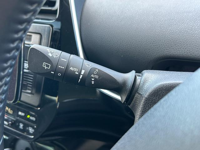 プリウス Aツーリングセレクション TRDフロントエアロパーツ トヨタセーフティセンス 車両接近通報装置 ヘッドアップディスプレイ フルセグテレビ ETC 前方ドライブレコーダー 運転席パワーシート シートヒーター EVモード(13枚目)