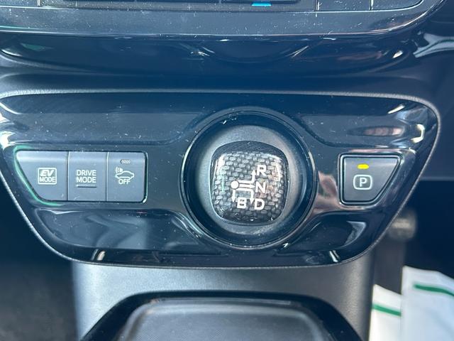 プリウス Aツーリングセレクション TRDフロントエアロパーツ トヨタセーフティセンス 車両接近通報装置 ヘッドアップディスプレイ フルセグテレビ ETC 前方ドライブレコーダー 運転席パワーシート シートヒーター EVモード(17枚目)