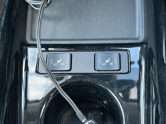 プリウス Aツーリングセレクション TRDフロントエアロパーツ トヨタセーフティセンス 車両接近通報装置 ヘッドアップディスプレイ フルセグテレビ ETC 前方ドライブレコーダー 運転席パワーシート シートヒーター EVモード(18枚目)