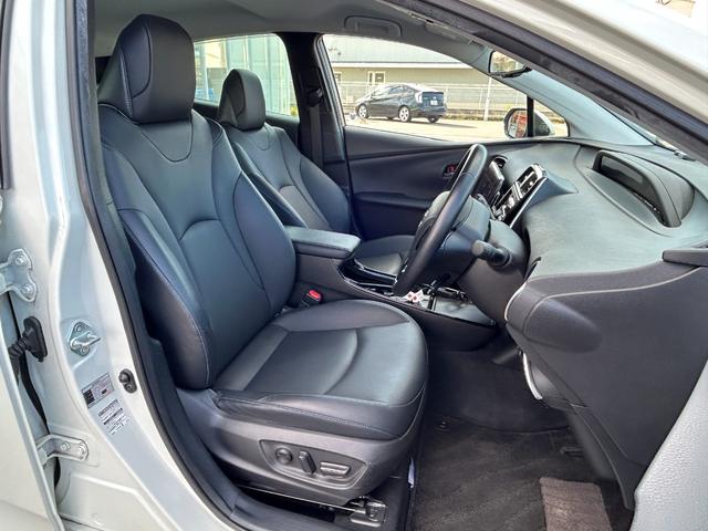 プリウス Aツーリングセレクション TRDフロントエアロパーツ トヨタセーフティセンス 車両接近通報装置 ヘッドアップディスプレイ フルセグテレビ ETC 前方ドライブレコーダー 運転席パワーシート シートヒーター EVモード(27枚目)