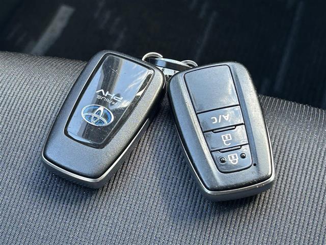 プリウスPHV Sナビパッケージ ・ステアリングヒーター レーダークルーズコントロール ビルトインETC メーカー11.6型ナビLEDライト バックカメラ プッシュスタート スペアキー(7枚目)