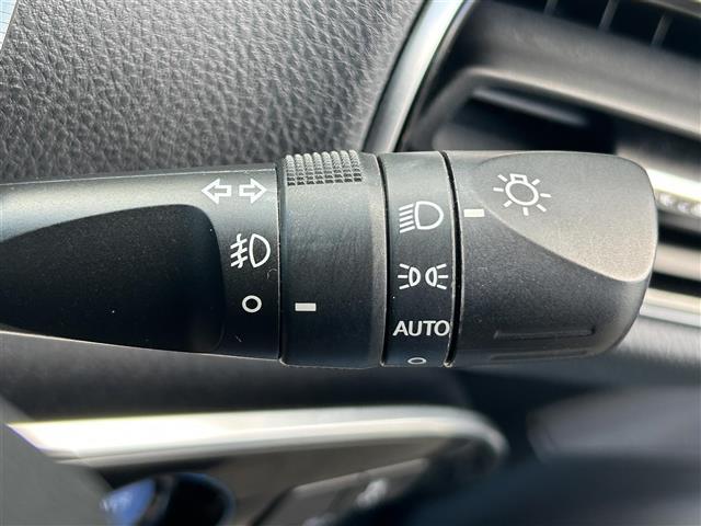 プリウスPHV Sナビパッケージ ・ステアリングヒーター レーダークルーズコントロール ビルトインETC メーカー11.6型ナビLEDライト バックカメラ プッシュスタート スペアキー(17枚目)