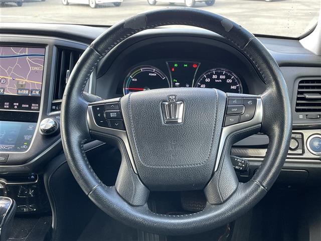 クラウンハイブリッド アスリートＳ　ブラックスタイル　純正ＨＤＤナビ　バックカメラ　クルーズコントロール　前席パワーシート　オプション１８インチ純正アルミホイール（6枚目）