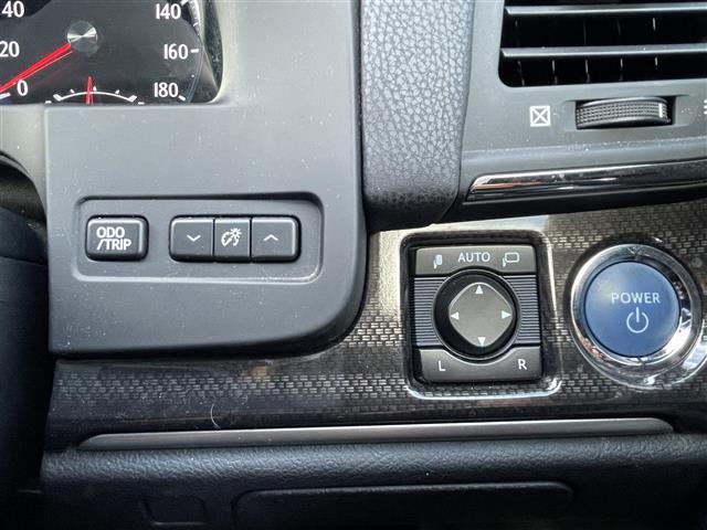 クラウンハイブリッド アスリートＳ　ブラックスタイル　純正ＨＤＤナビ　バックカメラ　クルーズコントロール　前席パワーシート　オプション１８インチ純正アルミホイール（12枚目）