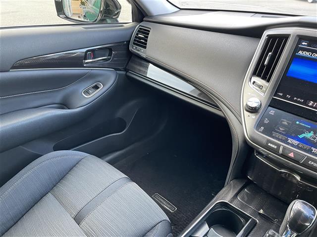 クラウンハイブリッド アスリートＳ　ブラックスタイル　純正ＨＤＤナビ　バックカメラ　クルーズコントロール　前席パワーシート　オプション１８インチ純正アルミホイール（17枚目）