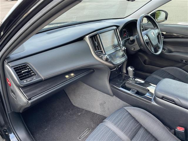 クラウンハイブリッド アスリートＳ　ブラックスタイル　純正ＨＤＤナビ　バックカメラ　クルーズコントロール　前席パワーシート　オプション１８インチ純正アルミホイール（18枚目）