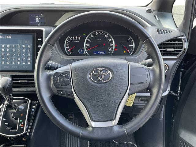 ヴォクシー ＺＳ　煌ＩＩ　純正１０インチナビ　フルセグＴＶ　ＣＤ　ＤＶＤ　ＡＭ　ＦＭ　Ｂｌｕｅｔｏｏｔｈ　両側パワースライドドア　ドライブレコーダー　ＥＴＣ　バックカメラ　プリクラッシュセーフティ（4枚目）