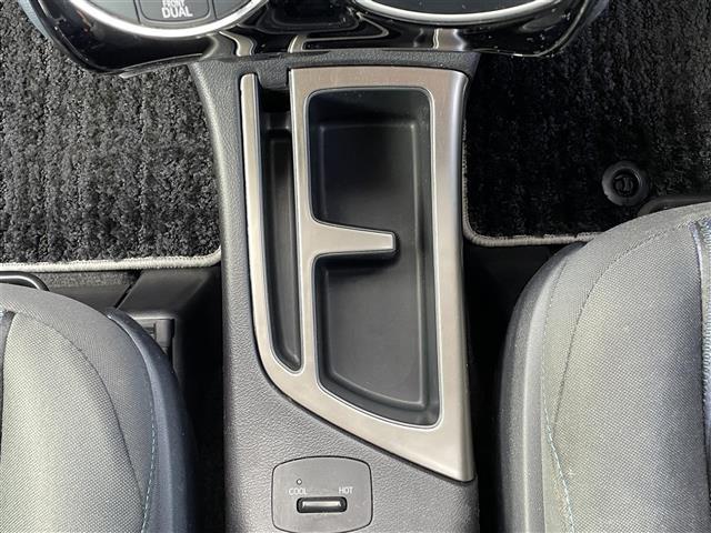 ヴォクシー ＺＳ　煌ＩＩ　純正１０インチナビ　フルセグＴＶ　ＣＤ　ＤＶＤ　ＡＭ　ＦＭ　Ｂｌｕｅｔｏｏｔｈ　両側パワースライドドア　ドライブレコーダー　ＥＴＣ　バックカメラ　プリクラッシュセーフティ（14枚目）