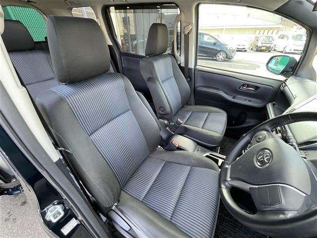 ヴォクシー ＺＳ　煌ＩＩ　純正１０インチナビ　フルセグＴＶ　ＣＤ　ＤＶＤ　ＡＭ　ＦＭ　Ｂｌｕｅｔｏｏｔｈ　両側パワースライドドア　ドライブレコーダー　ＥＴＣ　バックカメラ　プリクラッシュセーフティ（19枚目）