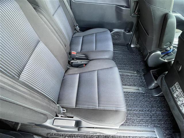 ヴォクシー ＺＳ　煌ＩＩ　純正１０インチナビ　フルセグＴＶ　ＣＤ　ＤＶＤ　ＡＭ　ＦＭ　Ｂｌｕｅｔｏｏｔｈ　両側パワースライドドア　ドライブレコーダー　ＥＴＣ　バックカメラ　プリクラッシュセーフティ（20枚目）