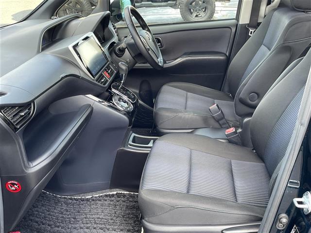 ヴォクシー ＺＳ　煌ＩＩ　純正１０インチナビ　フルセグＴＶ　ＣＤ　ＤＶＤ　ＡＭ　ＦＭ　Ｂｌｕｅｔｏｏｔｈ　両側パワースライドドア　ドライブレコーダー　ＥＴＣ　バックカメラ　プリクラッシュセーフティ（22枚目）