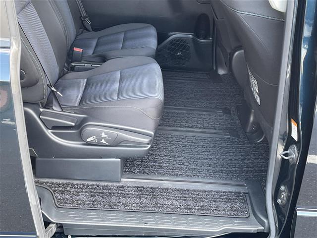 ヴォクシー ＺＳ　煌ＩＩ　純正１０インチナビ　フルセグＴＶ　ＣＤ　ＤＶＤ　ＡＭ　ＦＭ　Ｂｌｕｅｔｏｏｔｈ　両側パワースライドドア　ドライブレコーダー　ＥＴＣ　バックカメラ　プリクラッシュセーフティ（25枚目）