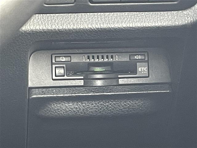 ヴォクシー ハイブリッドＺＳ　煌ＩＩ　純正１０インチナビＴＶ　両側パワースライドドア　前後ドライブレコーダー　シートヒーター　バックカメラ　ビルトインＥＴＣ　ＵＳＢ　オートマチックハイビーム　オートライト　レーンアシストキープ（7枚目）