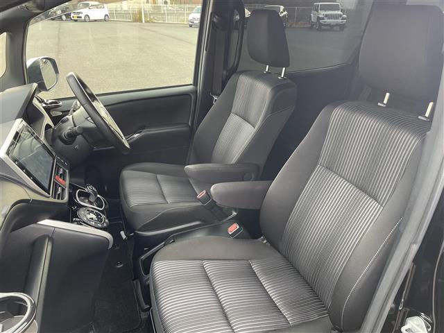 ヴォクシー ハイブリッドＺＳ　煌ＩＩ　純正１０インチナビＴＶ　両側パワースライドドア　前後ドライブレコーダー　シートヒーター　バックカメラ　ビルトインＥＴＣ　ＵＳＢ　オートマチックハイビーム　オートライト　レーンアシストキープ（20枚目）