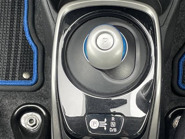 ノート e-パワー X レーダークルーズコントロール 全方位カメラ デジタルインナーミラー エマージェンシーブレーキ レーンディパーチャーアラート LEDライト ETC Bluetooth フルセグTV 純正フロアマット(11枚目)
