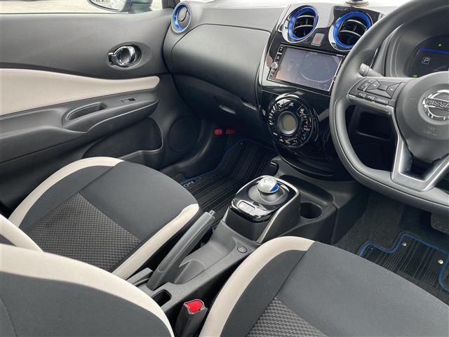 ノート e-パワー X レーダークルーズコントロール 全方位カメラ デジタルインナーミラー エマージェンシーブレーキ レーンディパーチャーアラート LEDライト ETC Bluetooth フルセグTV 純正フロアマット(21枚目)