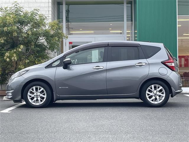 ノート e-パワー X レーダークルーズコントロール 全方位カメラ デジタルインナーミラー エマージェンシーブレーキ レーンディパーチャーアラート LEDライト ETC Bluetooth フルセグTV 純正フロアマット(33枚目)