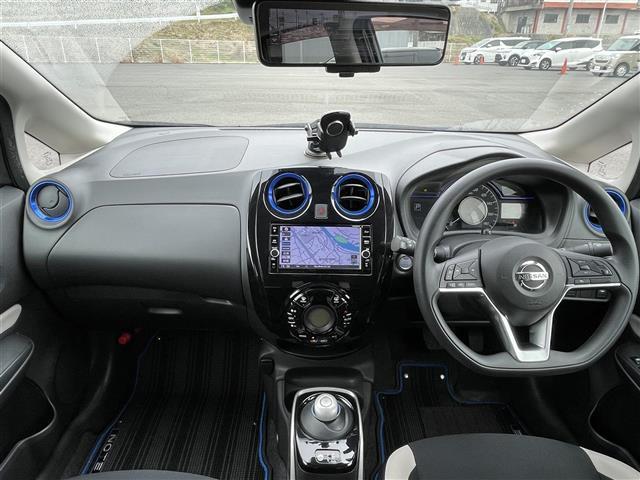 ノート e-パワー X レーダークルーズコントロール 全方位カメラ デジタルインナーミラー エマージェンシーブレーキ レーンディパーチャーアラート LEDライト ETC Bluetooth フルセグTV 純正フロアマット(40枚目)