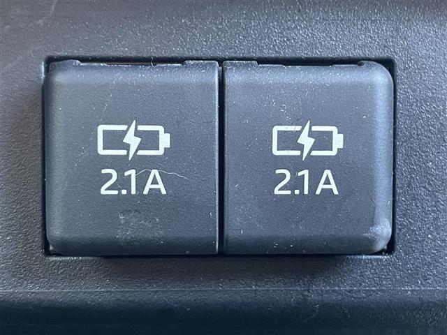 シエンタ G 純正ナビ フルセグテレビ 全方位カメラ アイドリングストップ プッシュスタート 両側パワースライドドア ETC オートマチックハイビーム 車線逸脱アラーム 衝突被害軽減ブレーキ(6枚目)