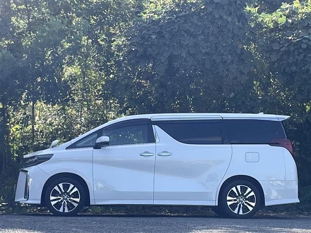 アルファード ２．５Ｓ　Ｃパッケージ　両電動ドア　電動トランク　本革　レーダクルーズ　コーナーセンサ　オートＬＥＤ　Ｂモニタ　レーンキープ　オットマン　地デジ　エアロ　シートクーラー　シートヒータ　リアオートエアコン　ＴＶ　横滑り防止（5枚目）