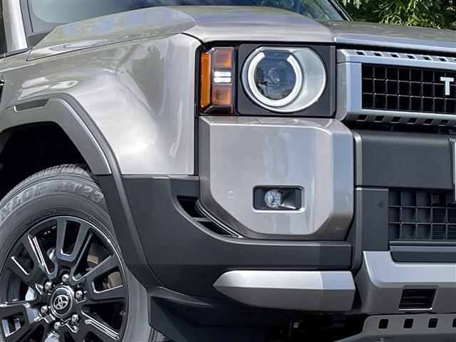 ランドクルーザー250 VX サンル-フ 革シート 寒冷地仕様 LEDヘッドランプ 4WD レーンアシスト 衝突軽減システム スマートキー アラウンドビューカメラ パワートランク レーダークルコン Bluetooth接続(11枚目)