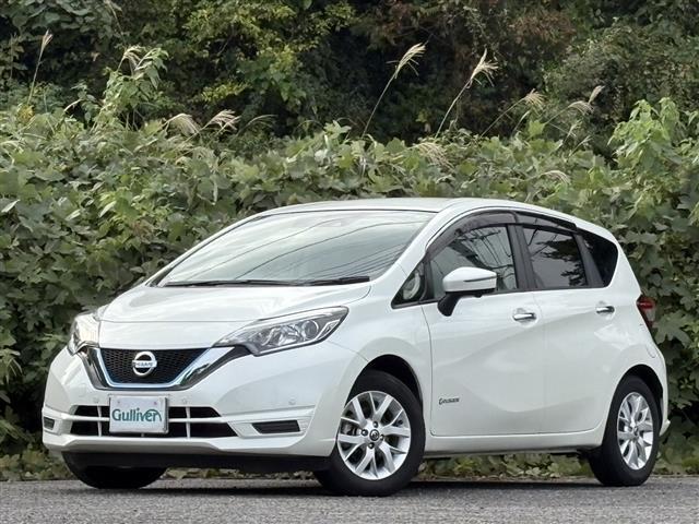 ノート ｅ－パワー　Ｘ　アダプティブクルーズ　ＢＴオーディオ　ＳＤナビゲーション　３６０°カメラ　オートライ　横滑防止装置　Ｒカメラ　運転席助手席エアバック　地デジ　レーンキープ　ＡＵＴＯエアコン　ＤＶＤ再生　ナビＴＶ（4枚目）